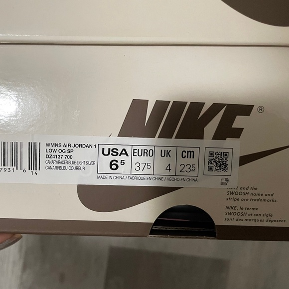 NIKE: Travis Scott x Air Jordan 1 Low "Canary" W8/M 6.5 - Picture 4 of 4